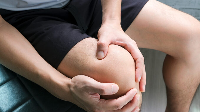 Wasser im Knie Ursachen, Symptome, Diagnose und Behandlungsmöglichkeiten