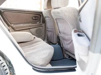 Fußerotik im Auto: Ist es Zeit, in Luxus-Fußmatten zu investieren?